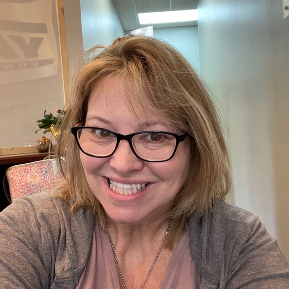 Meet your Posher, Toshia - Picture 1 of 1